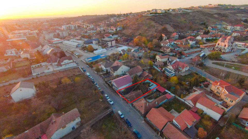 Casă cu 3 camere de vânzare în zona Centrală, Strada Gheorghe Doja
