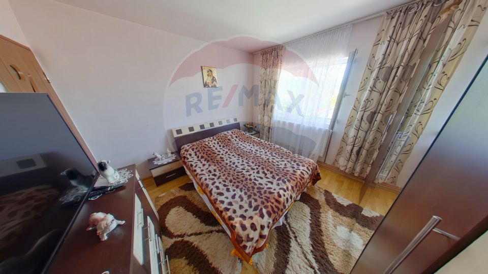 Apartament cu 3 camere de vânzare în zona Est