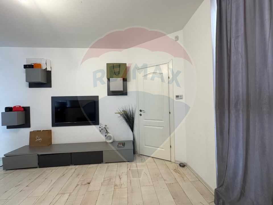 Apartament cu 3 camere  la ARED( cu loc de parcare)