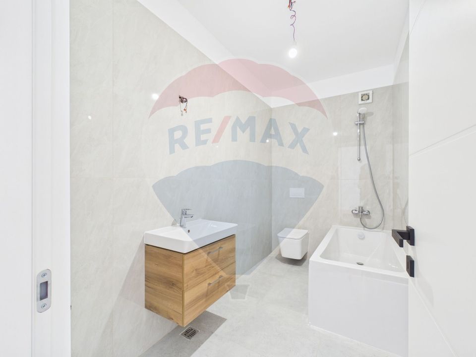 De vanzare| Apartament 3 camere nemobilat si 2 terase| Nobil Residence