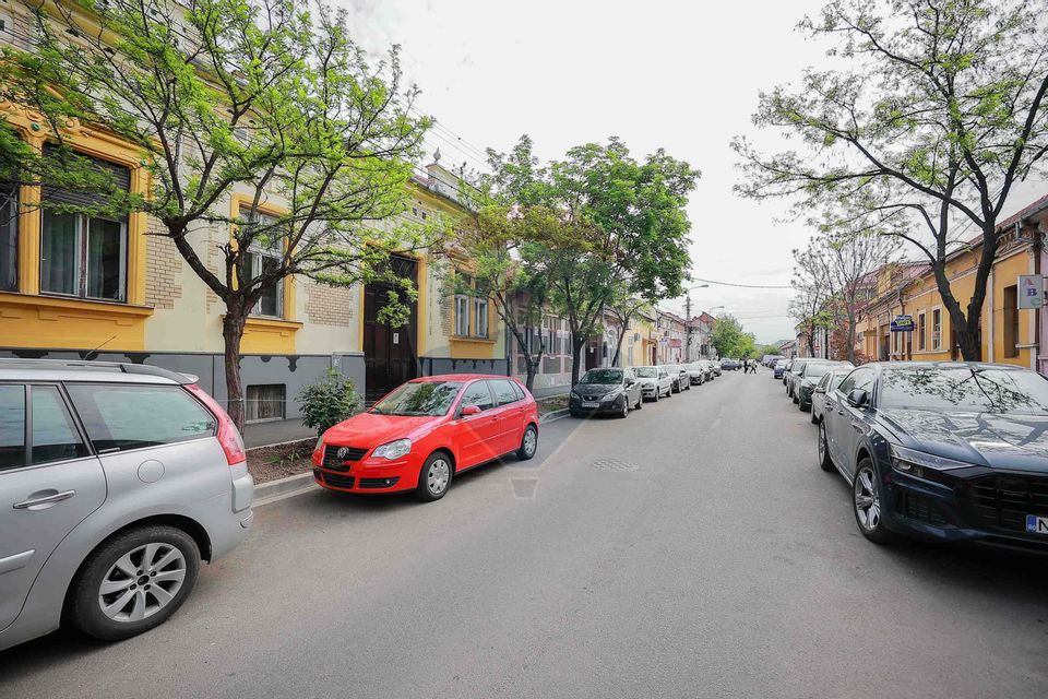 Casă de Vânzare cu 4 camere, Ultracentral - Cuza Vodă