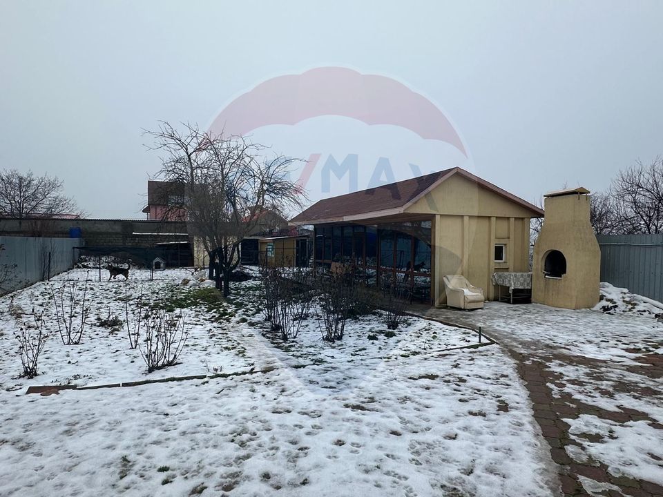 Casă spațioasă 6 camere, 2 băi, garaj spatios și terasă