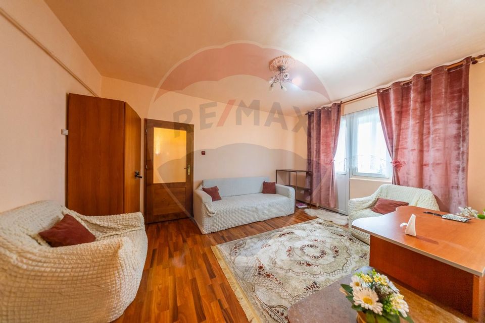 Apartament de vânzare 3 camere Chisineu Cris
