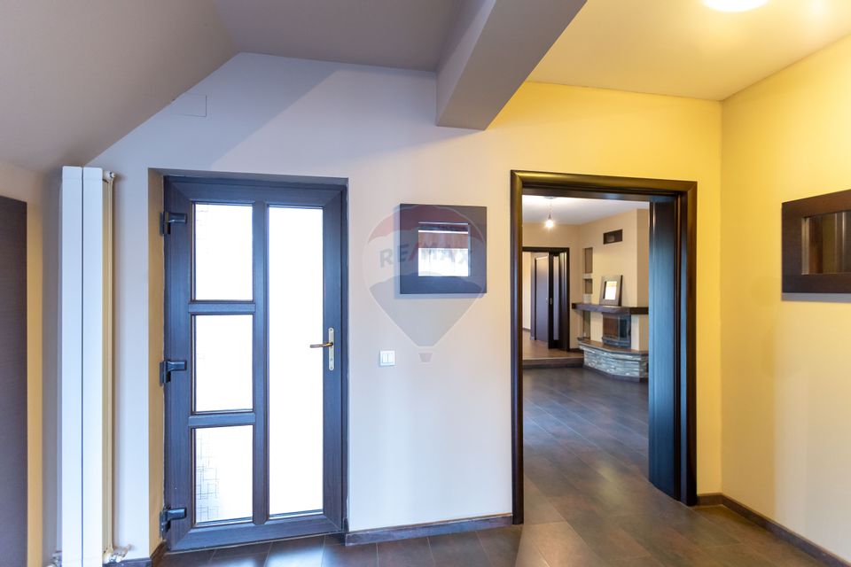 10 room House / Villa for sale, Serbanesti area