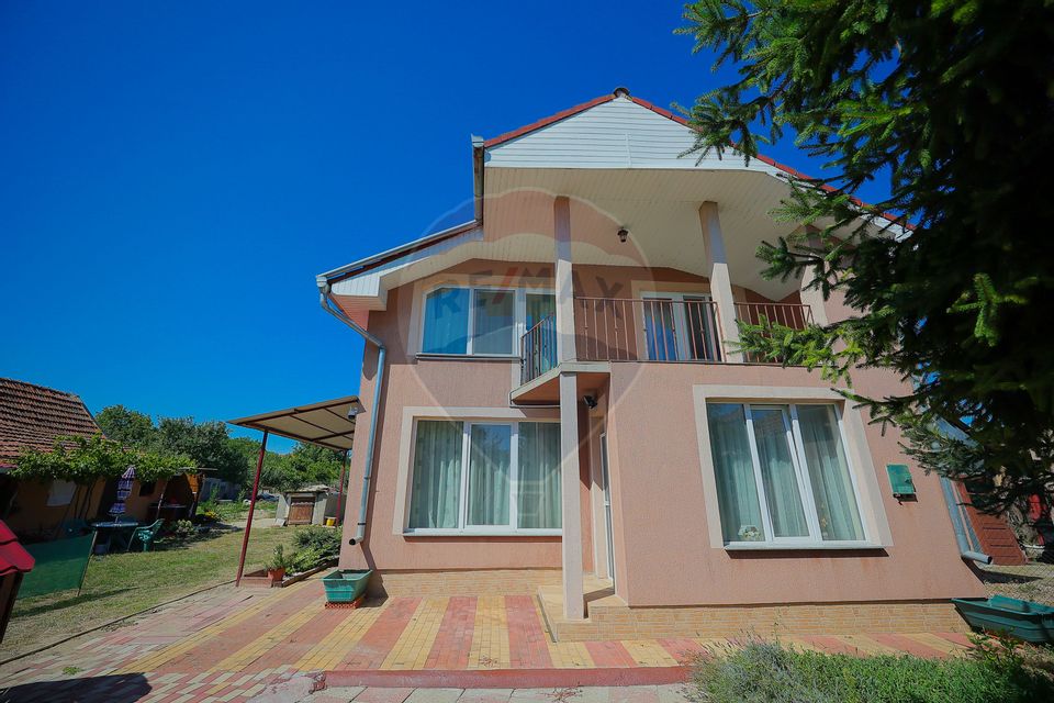 De vânzare casă cu 3 camere și teren 950 mp în Mihai Bravu