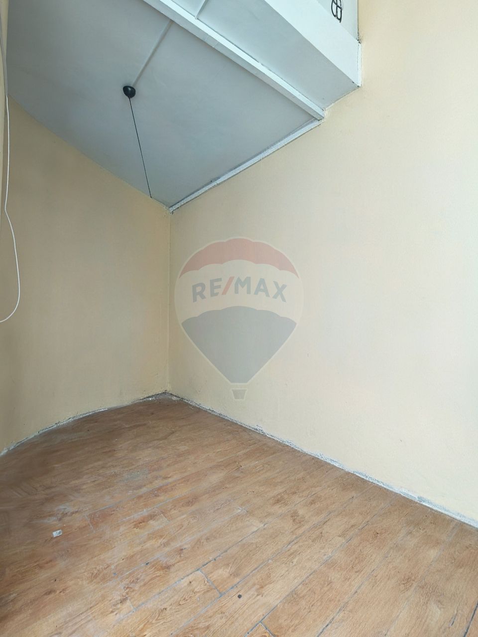 Spațiu comercial de 9mp de închiriat în zona Ultracentral