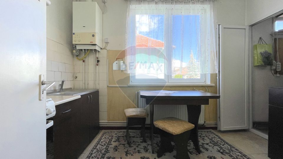 Apartament cu 2 camere de închiriat în zona Tractorul