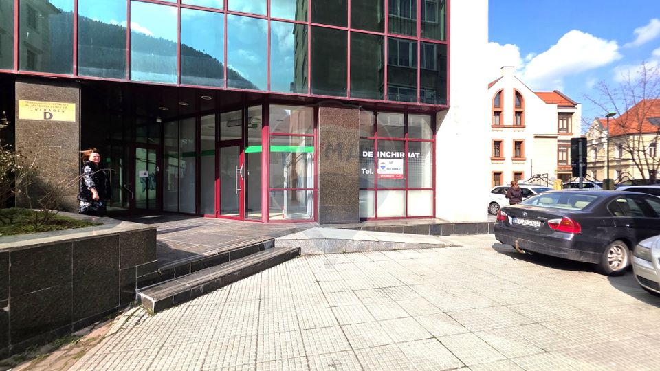 250sq.m Commercial Space for rent, Ultracentral area