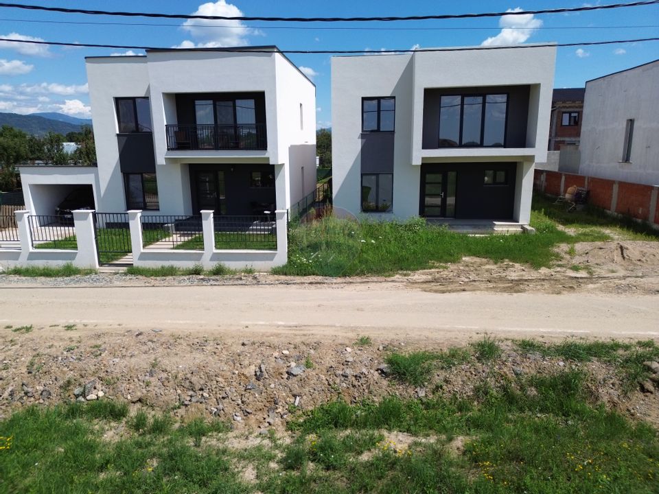 Casă moderne cu 4 camere de vânzare in SASAR / 5 ari teren / utilitati