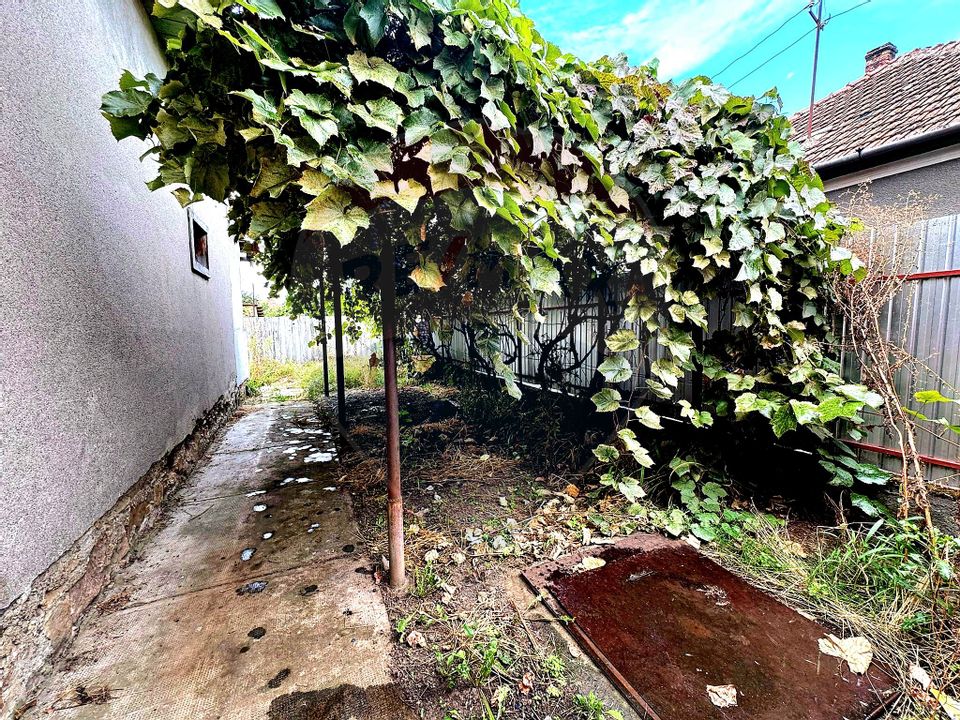 Casă cu teren de 750 mp, Chisineu Cris