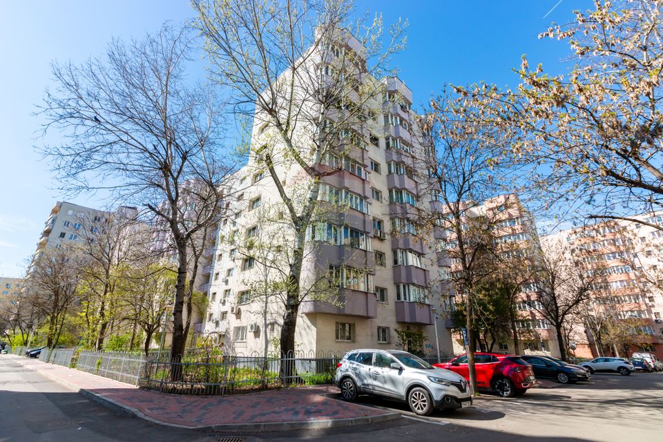 Apartament cu 3 camere de vânzare în zona Nerva Traian / Vlad Dracul