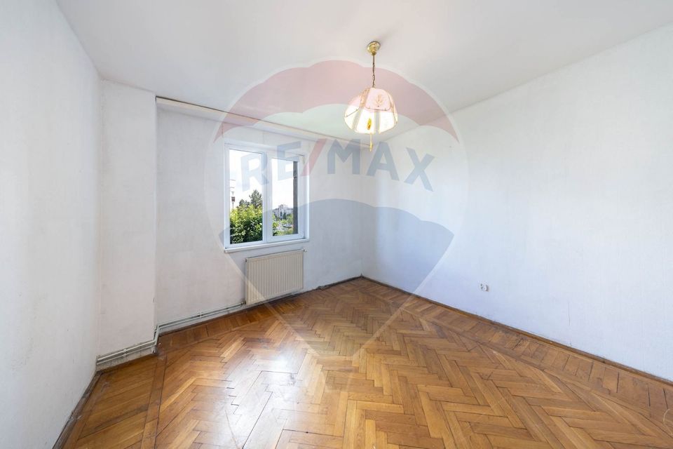 Apartament cu 4 camere, Centrul Civic în zona Camerei de Comert