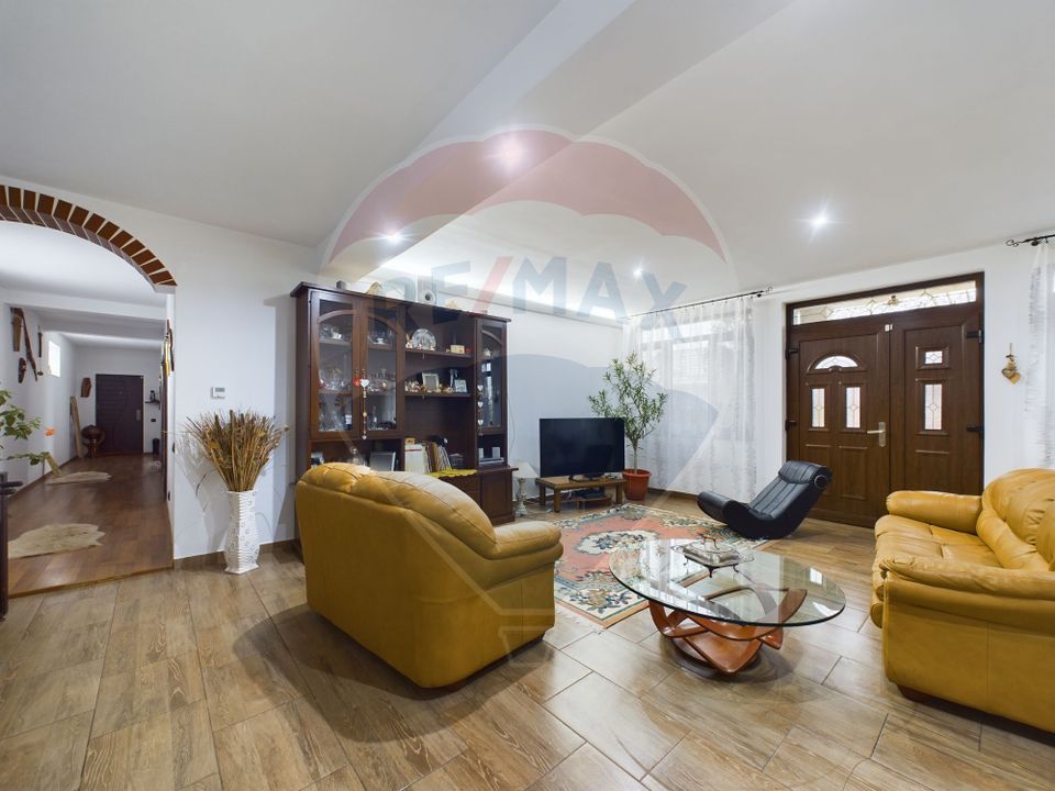 Vila cu 6 camere, teren 1200mp de vanzare- Varasti, la 4 km de Berceni