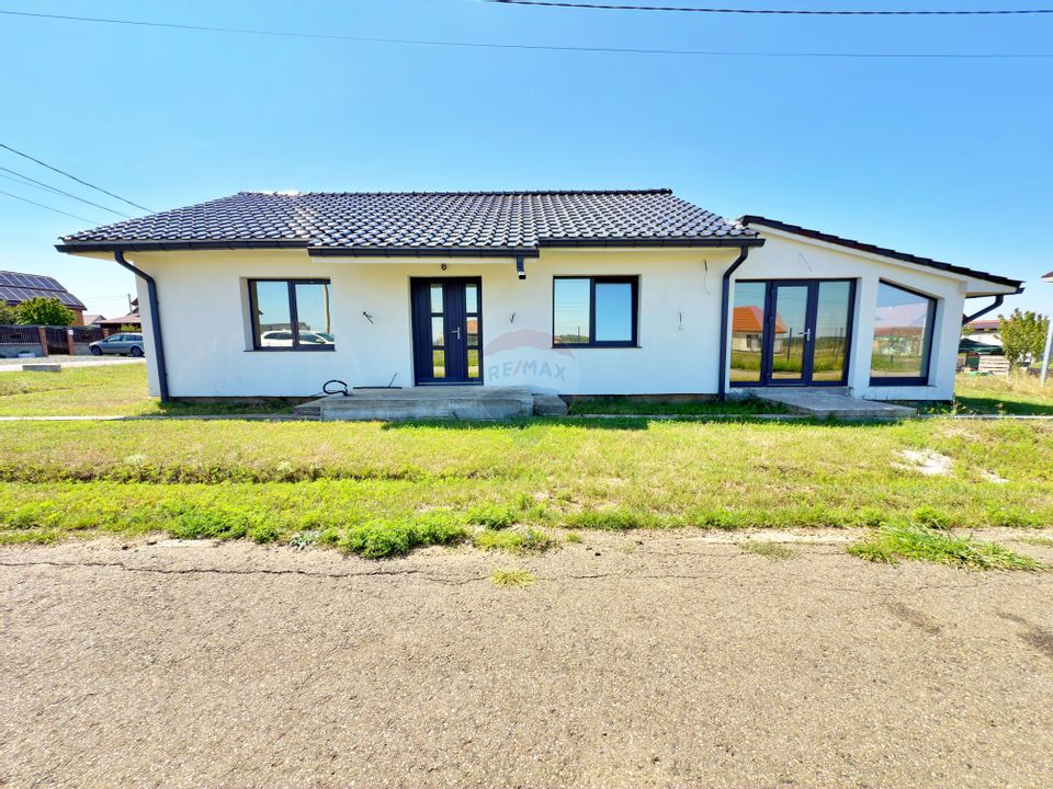 Casă cu 3 camere de vânzare loc. Frumușeni, jud. Arad