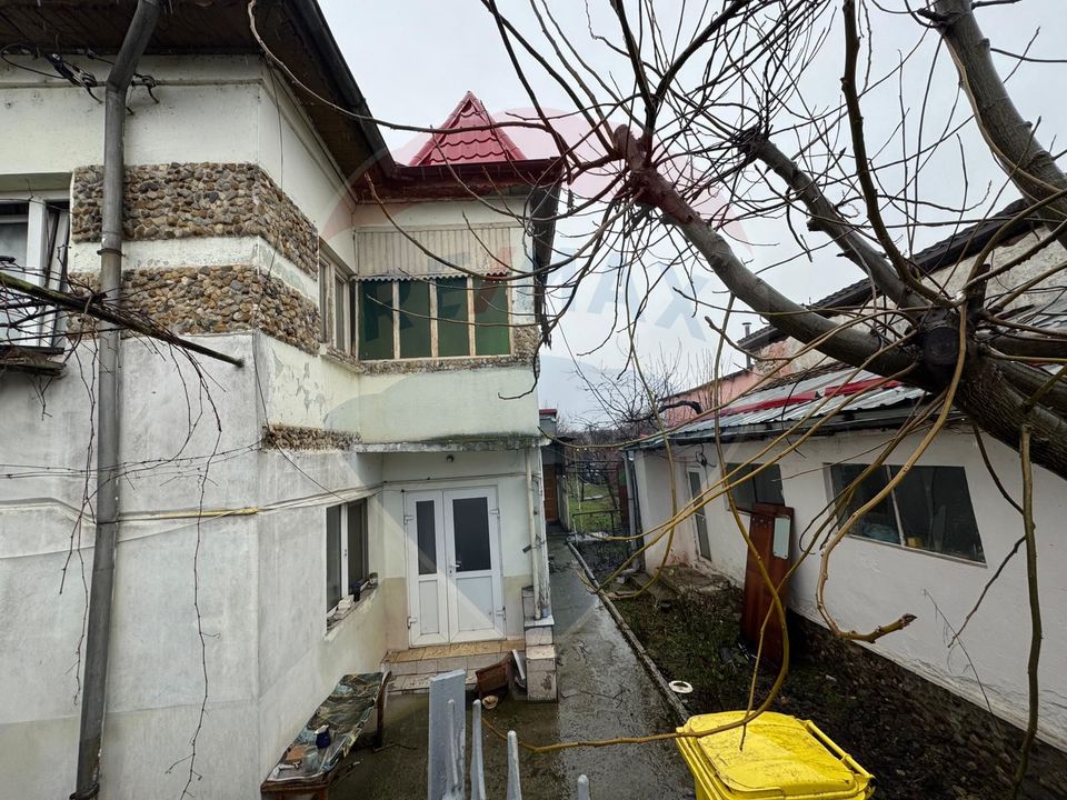 Casă / Vilă cu 5 camere de vânzare în zona Bariera Valcii