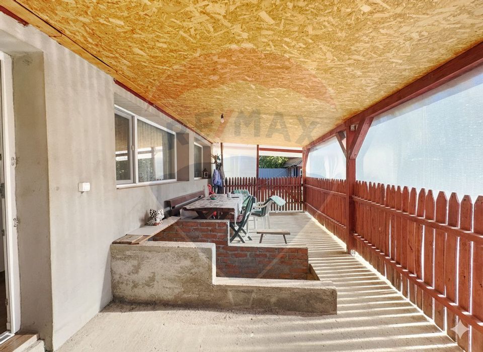 Casă cu potențial, teren generos, poziție bună, în Pișchia