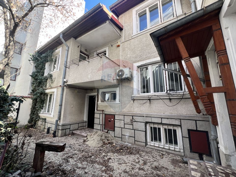 8 room House / Villa for sale, P-ta Romana area