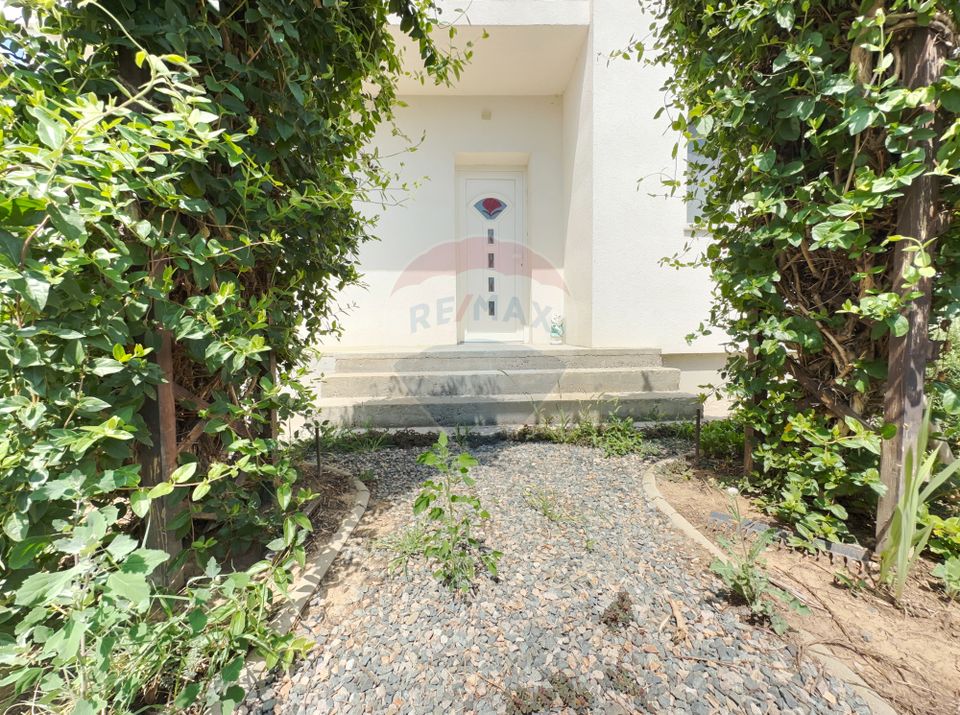 "House / Villa for sale located in Recaș, 195 sqm (built area)"