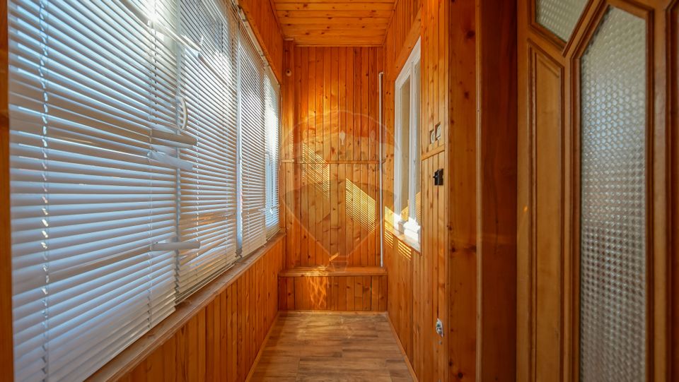 REZERVATA! Vilă individuală cu terasă, curte și două garaje