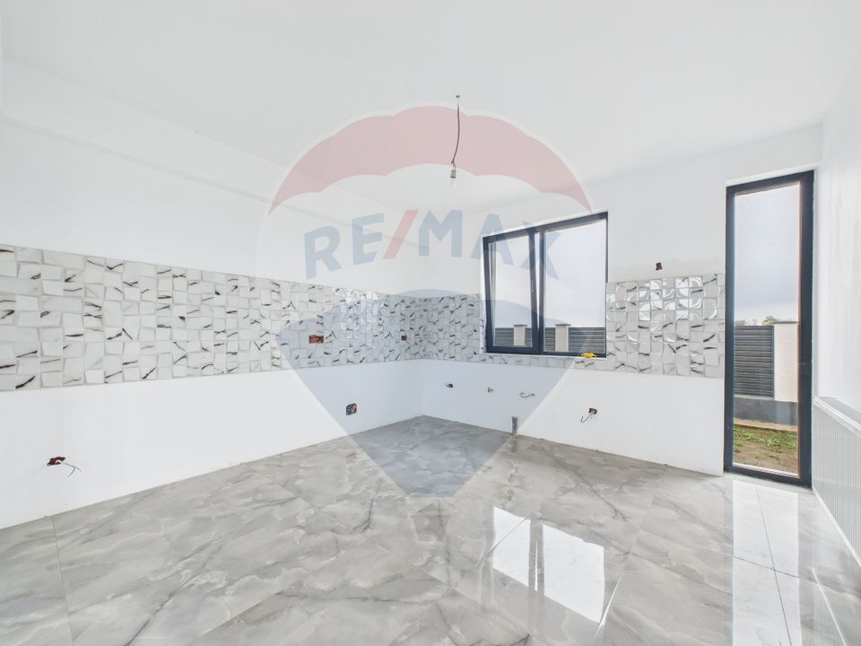 Casa moderna cu 4 camere de vanzare - Zona Ganeasa - Moara Domnesca