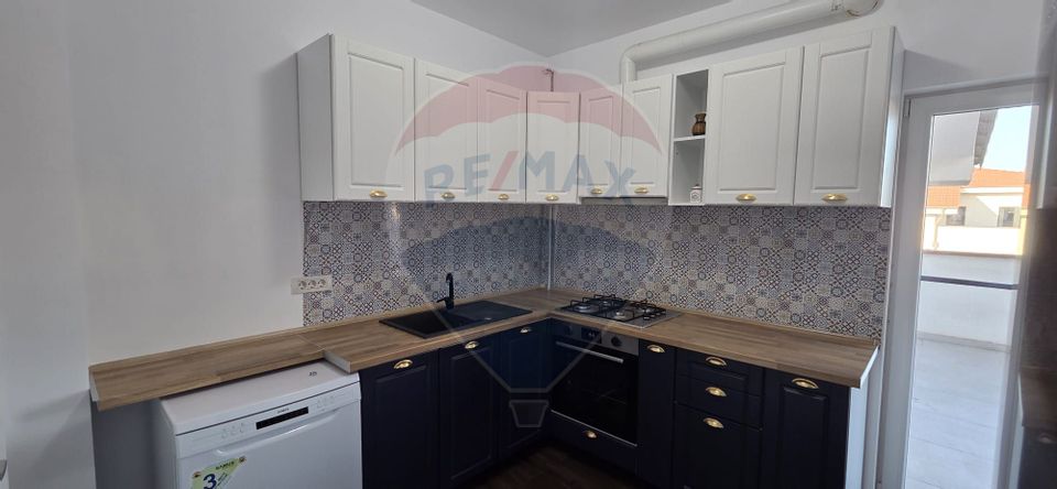 Apartament cu 3 camere de închiriat
