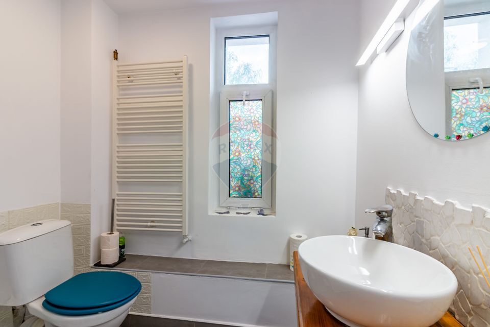 Casa de vanzare cu teren generos 504mp si piscina - Bucuresti