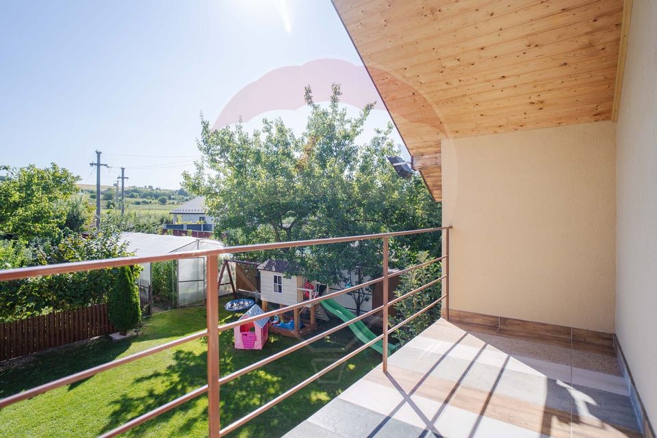 Casă / Vilă cu 5 camere de vânzare în zona Central