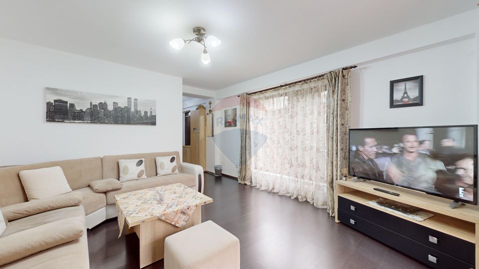 Vânzare  apartament cu 2 camere și curte proprie, zonă centrală