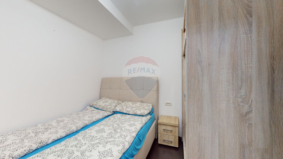 Vânzare  apartament cu 2 camere și curte proprie, zonă centrală