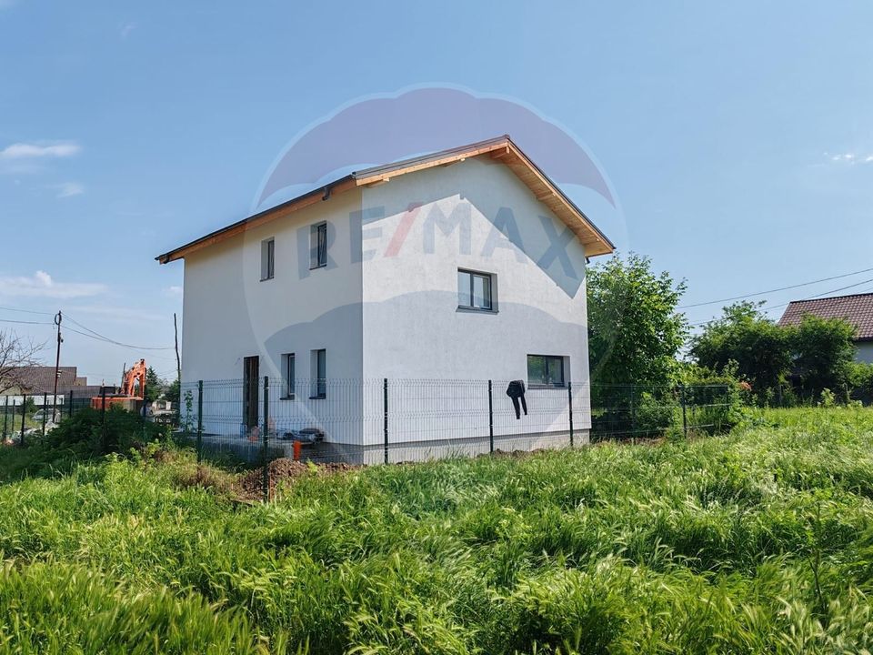 House / Villa with 4 rooms for sale Sabareni