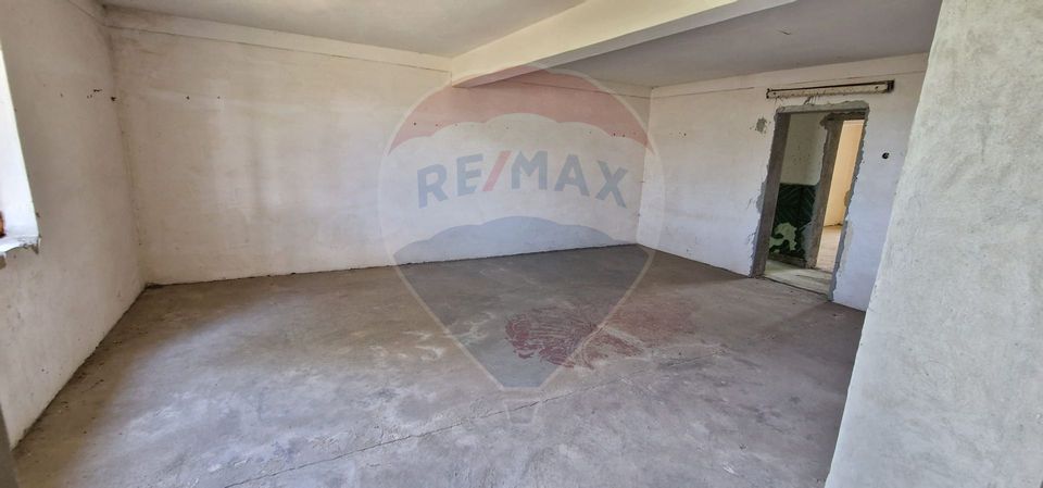 Apartamente, sediu de firma, spatii comerciale, in Com. Traian/Bacău