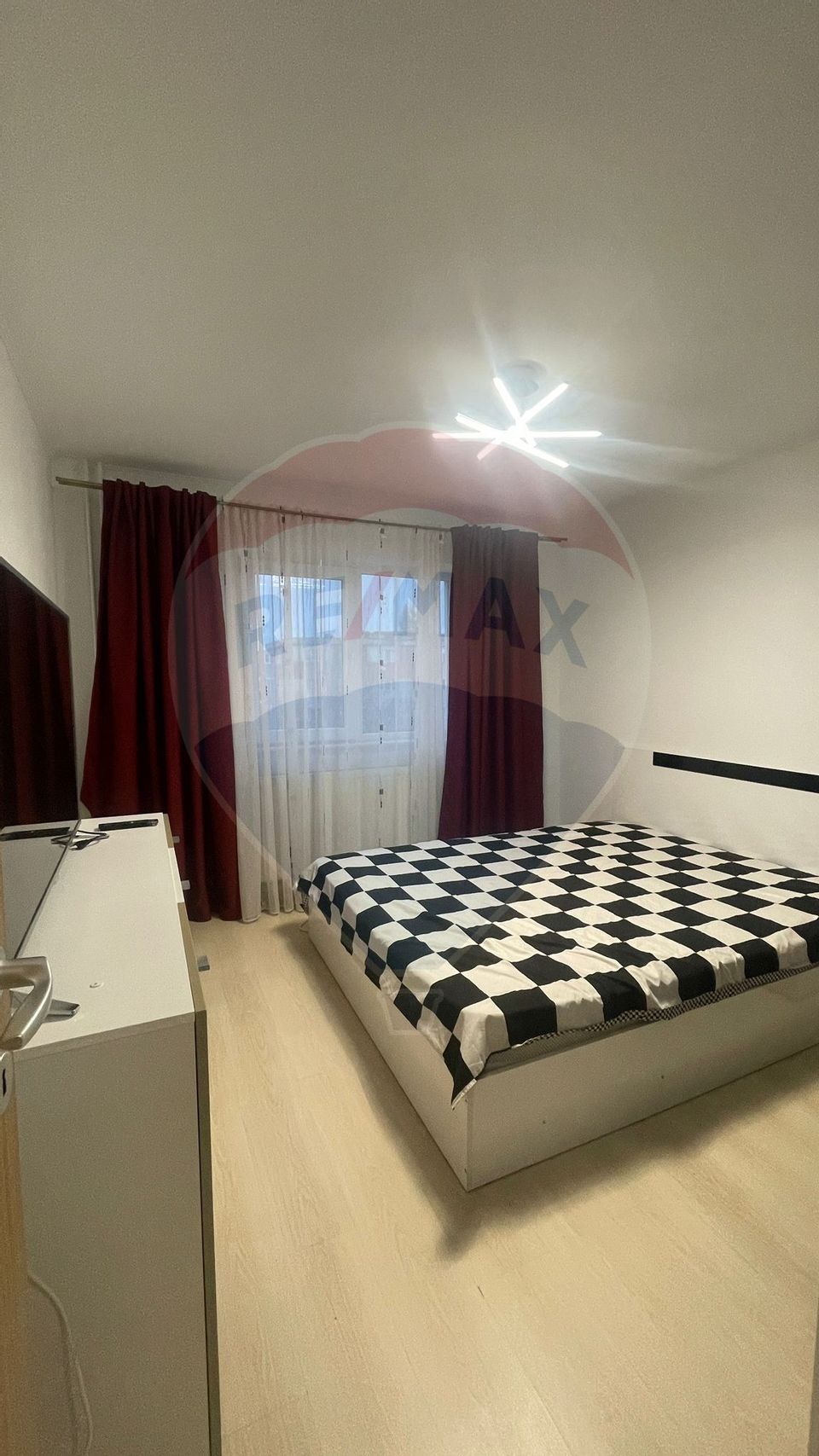 Apartament cu 4 camere de închiriat în zona Sarari