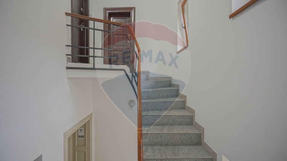 Apartament cu 4 camere | Ultracentral | Lux | Priveliste | Parcare