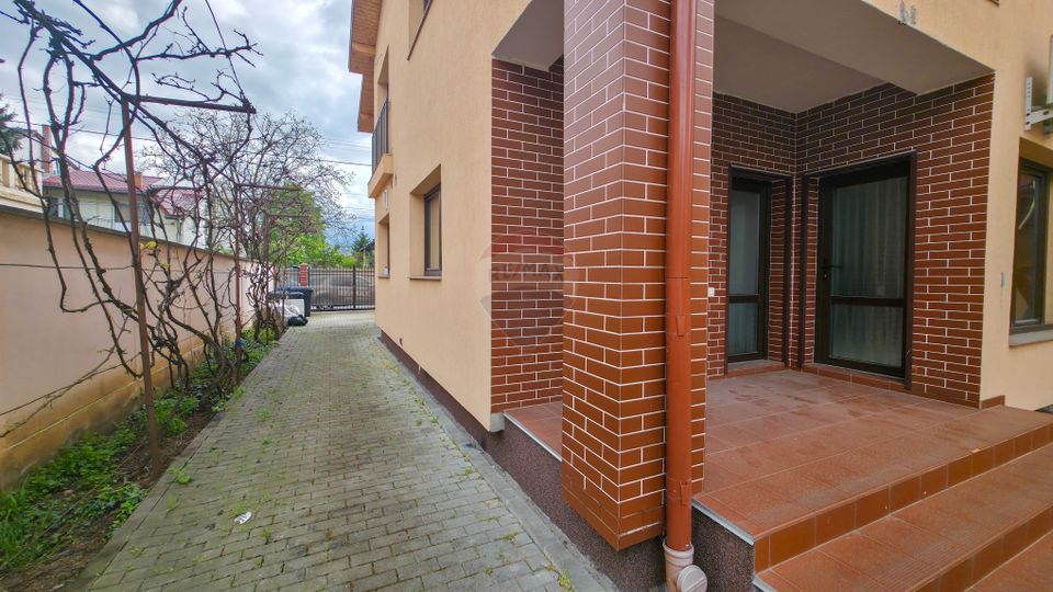 Casa cu 5 camere de inchiriat Gheorgheni, Garaj, Teren 400mp