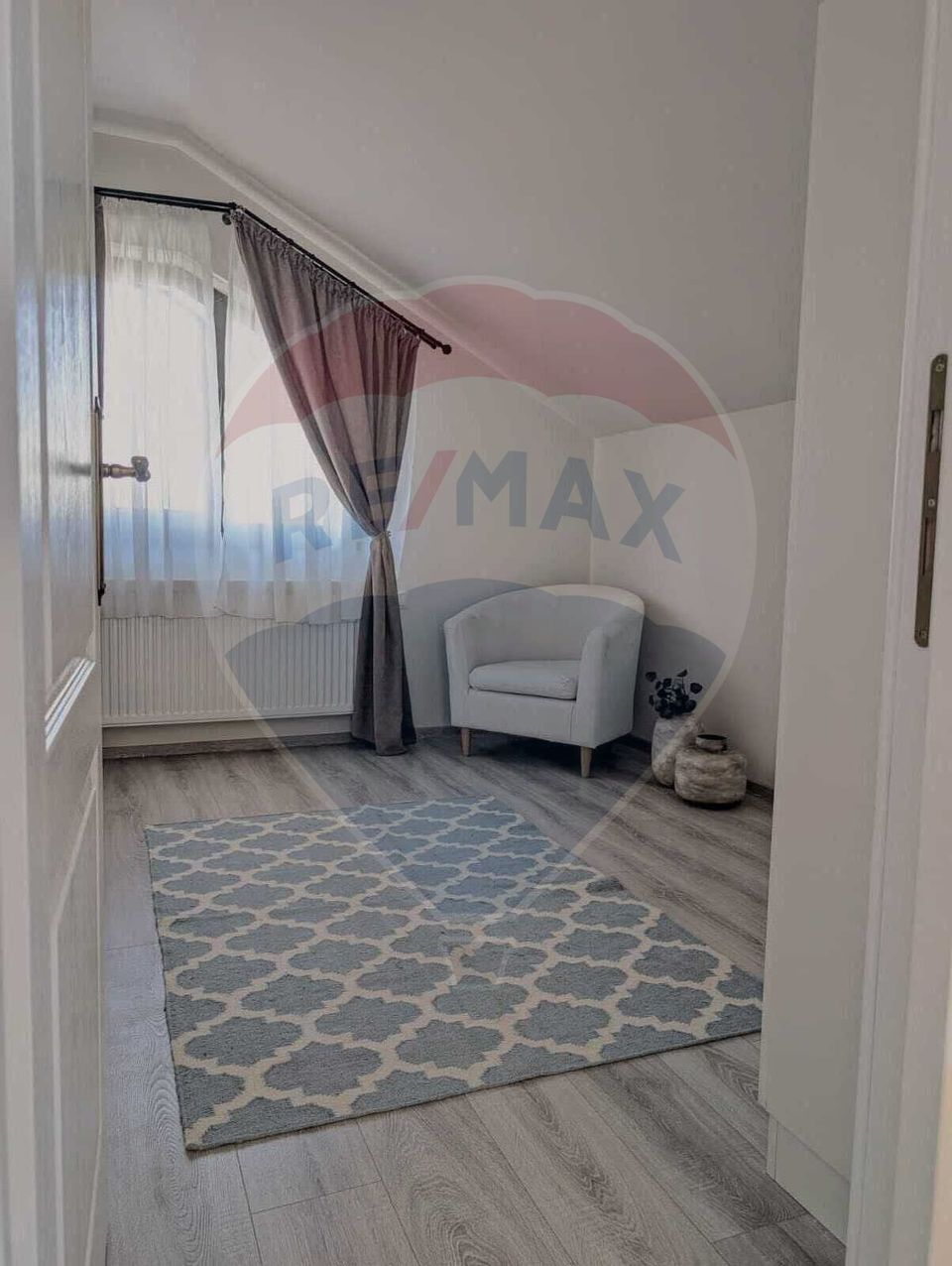 Apartament 3 camere de închiriat , Intre Lacuri