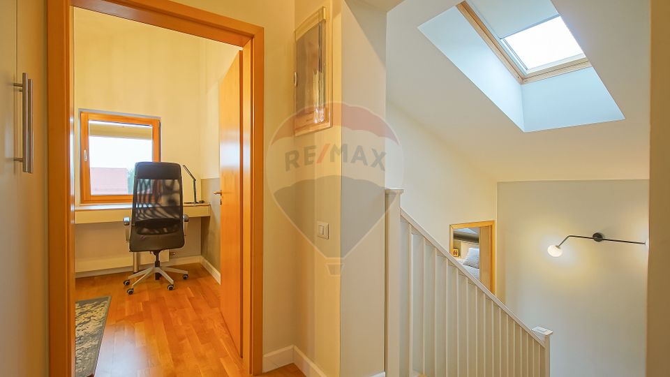 Vila moderna cu vedere spre padure Poiana Angelescu