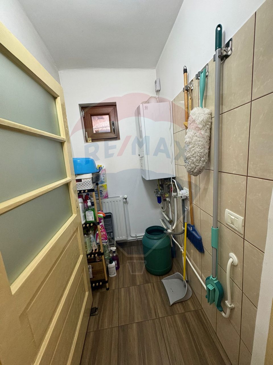 Casă / Vilă nouă cu 5 camere + casă bătranească renovată