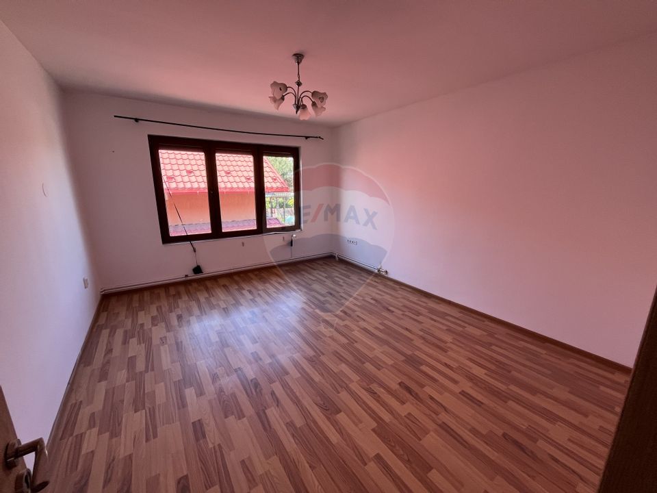 Casă cu 6 camere de vânzare în Pitești