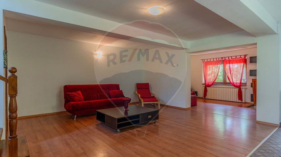 Casa CU POVESTE rezidential/ vacanta in Teliu cu 1700 mp teren!