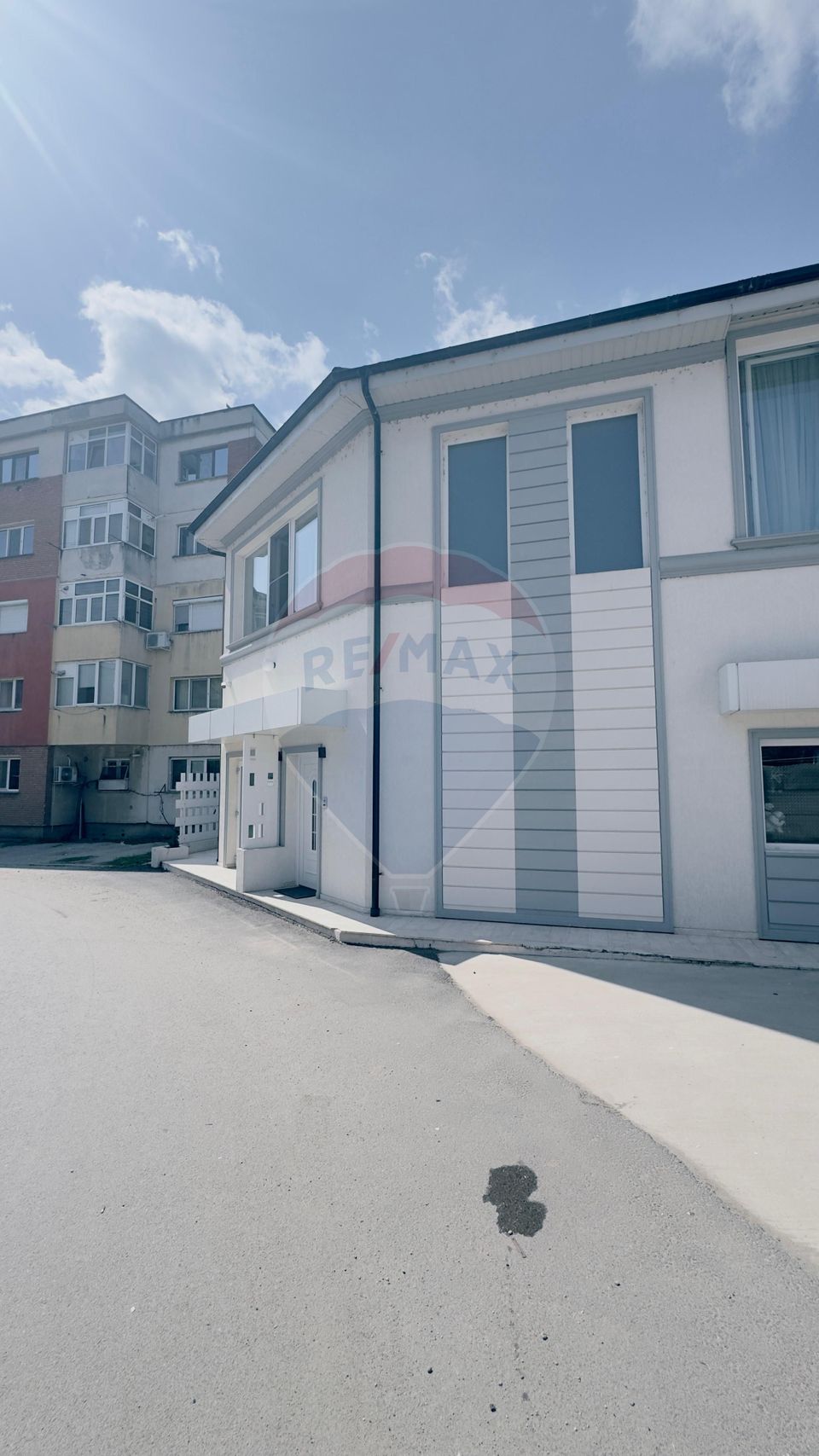 Proprietate premium în Filiași, locuință de lux cu spații comerciale