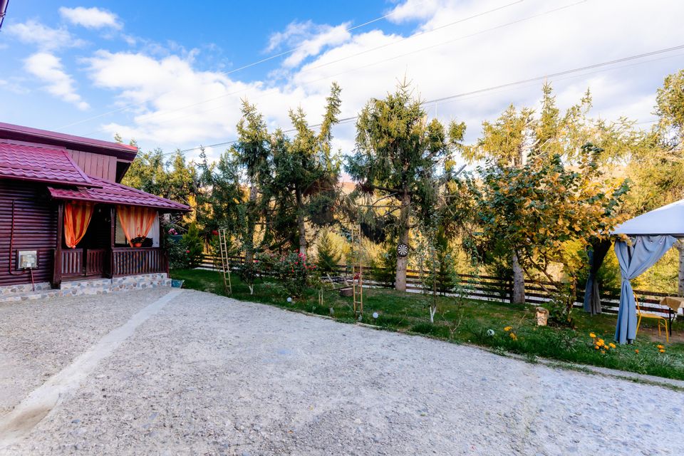 Vânzare pensiune renovată 2025 – 6 camere, Corbșori (Poenari)