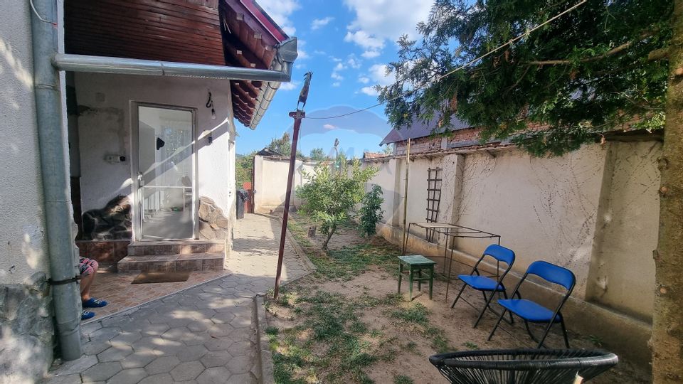 Casă cu etaj in Darlos, teren 2300 mp