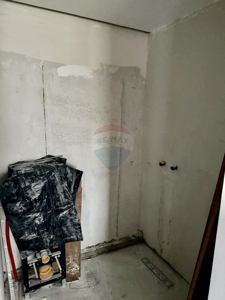 Casă cu 4 camere de vânzare