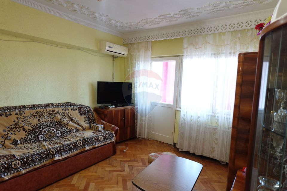 Apartament cu 3 camere de vânzare