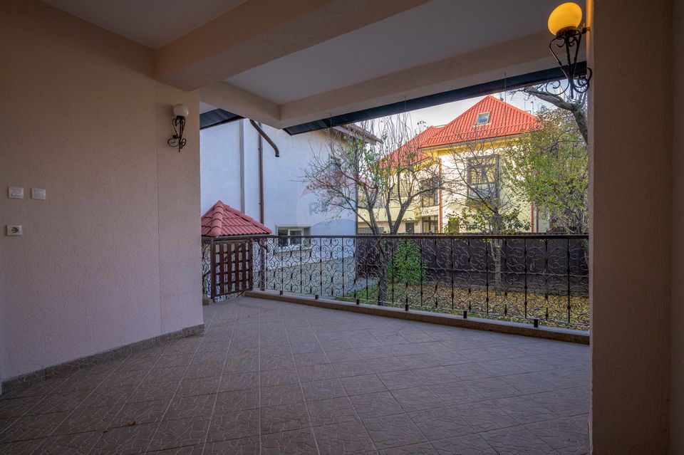 18 room House / Villa for rent, Central area