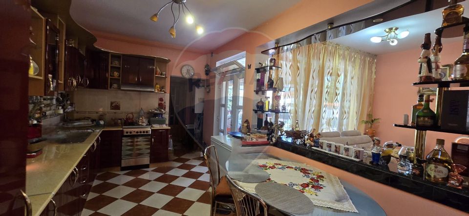 8 room House / Villa for sale, Central area