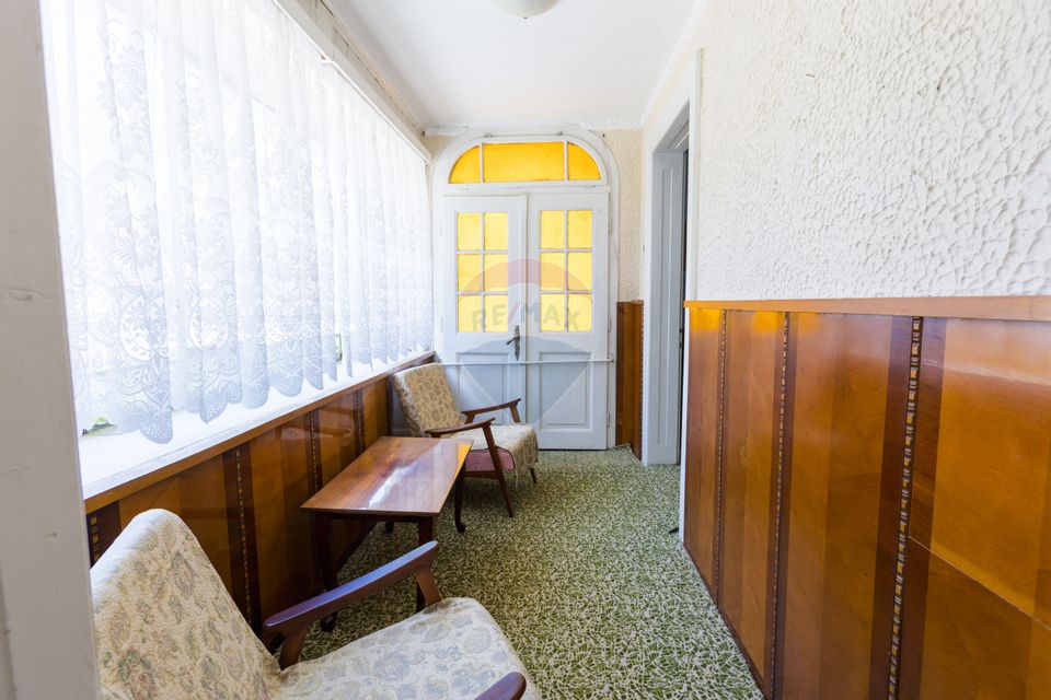 Doua Case de vanzare cu 5 camere + 3 camere,  stradal in Bran!