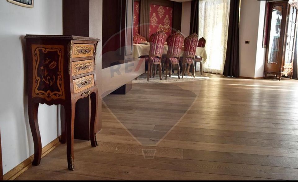 Apartament elegant cu mobilier de inspirație barocă, Valea Cheii 23