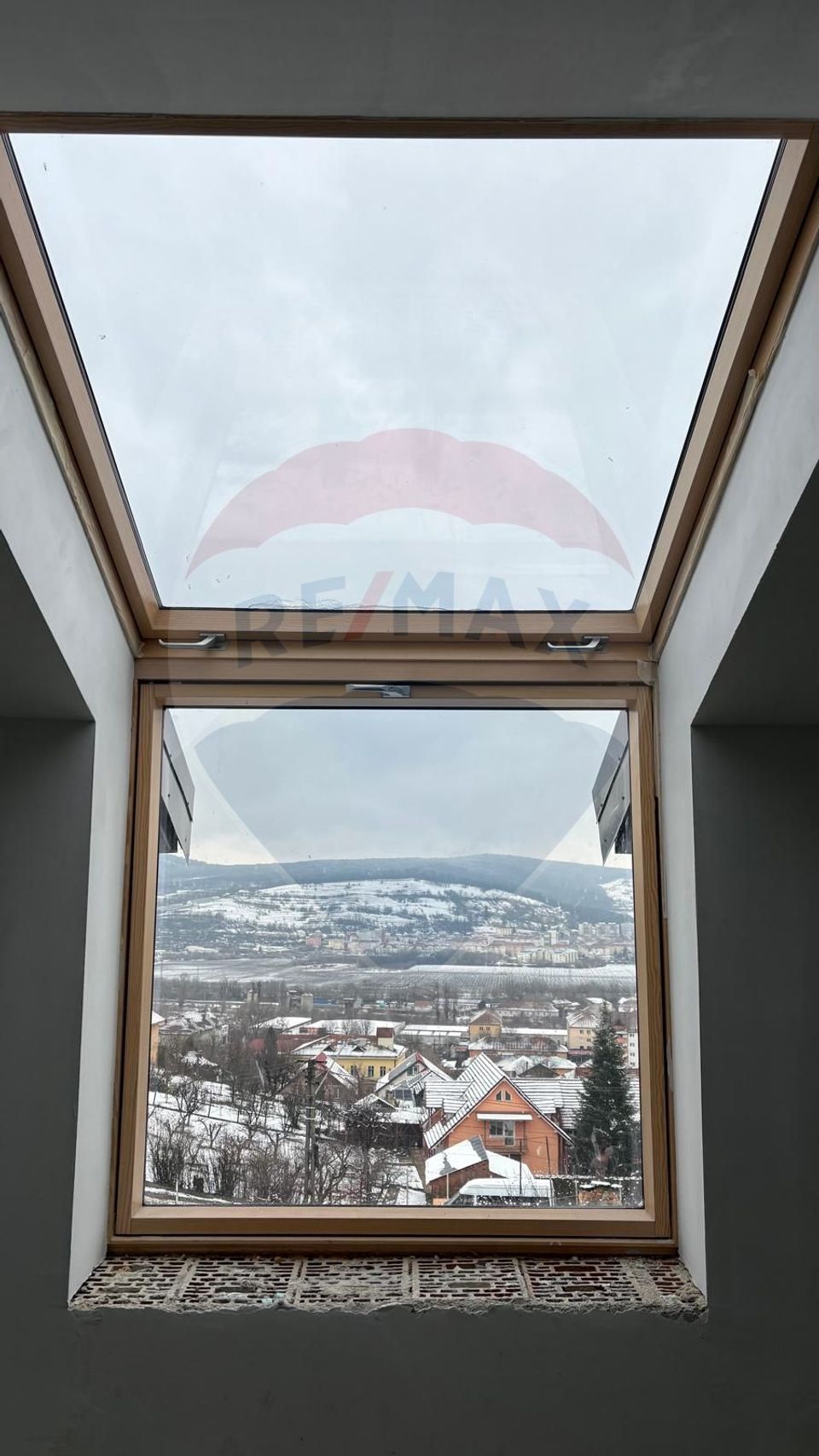 Casa noua, premium, cu panoramă superbă asupra orașului