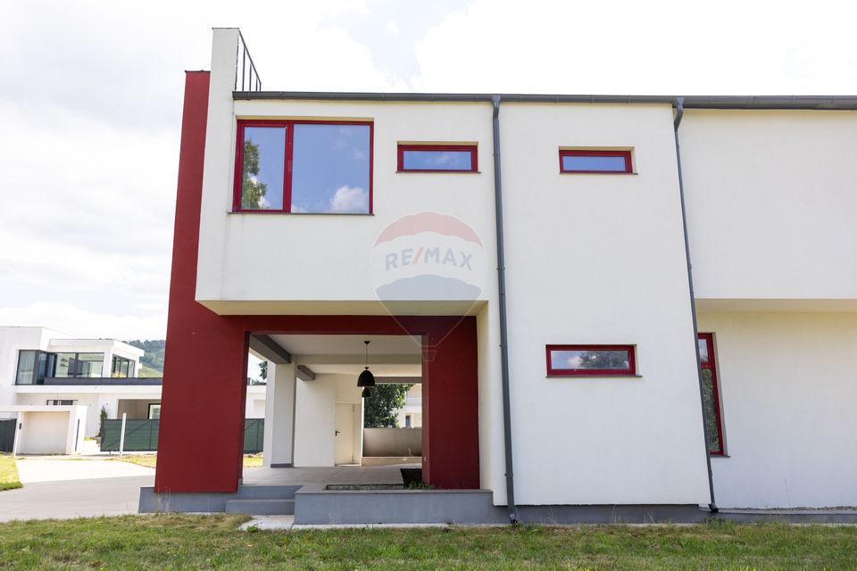 Vilă cu piscină de vanzare  – Bistrița